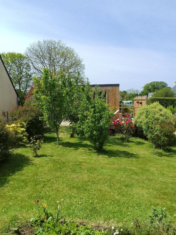 Adorable Cottage Perrosien dans jardin arboré Extérieur photo