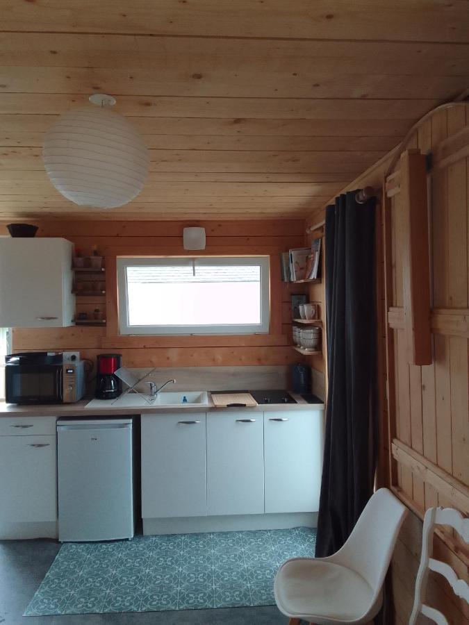 Adorable Cottage Perrosien dans jardin arboré Extérieur photo