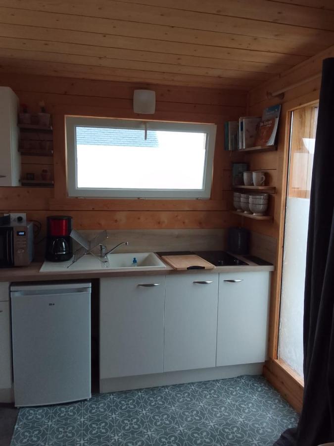 Adorable Cottage Perrosien dans jardin arboré Extérieur photo
